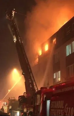 Üsküdar’da 4 katlı binada yangın