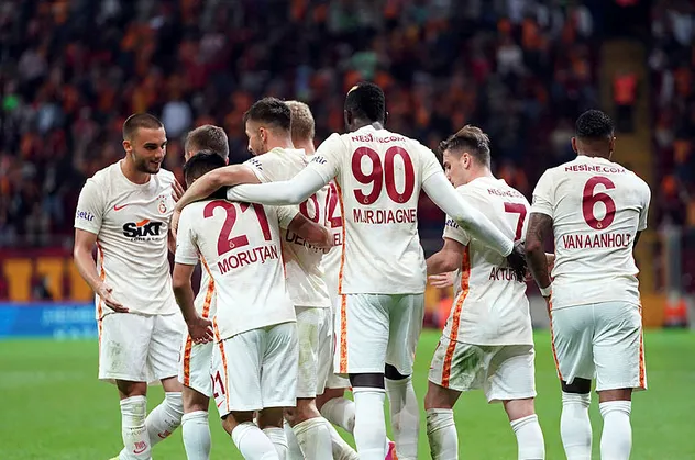 Galatasaray'a Marsilya maçı öncesi çifte müjde! Kamp kafilesi belli oldu