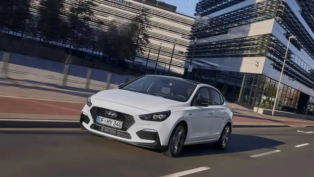 Hyundai i30 Fastback N Line, daha sportif görünümüyle geldi-2
