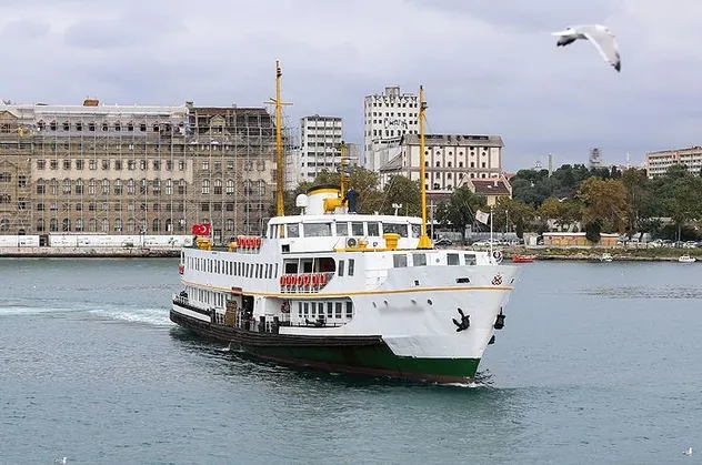 Yola çıkacaklar dikkat! Olumsuz hava koşulları deniz ulaşımını vurdu! İşte iptal edilen seferler