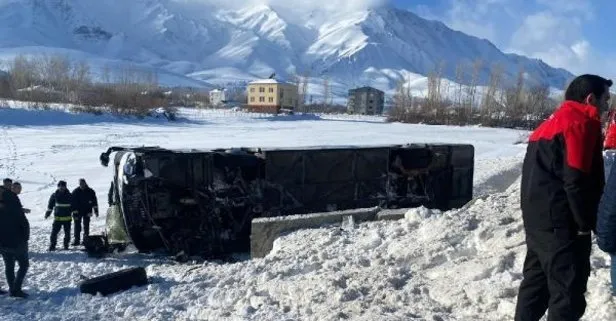 Van’da korkunç kaza: Yolcu otobüsü buzlu yolda kayarak devrildi!