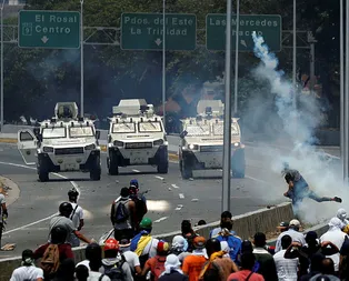 Venezuelada neler oluyor? Venezuelada son durum... Darbeciler halkı ezdi
