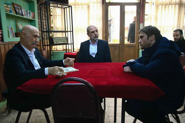 cukurun-en-efsane-isminden-yeni-proje-aciklamasi-ters-kosenin-alasi-budur-dedirtecek-karar-1625232589327.jpg Çukur'un en efsane isminden yeni proje açıklaması! Ters köşenin alası budur dedirtecek karar-6