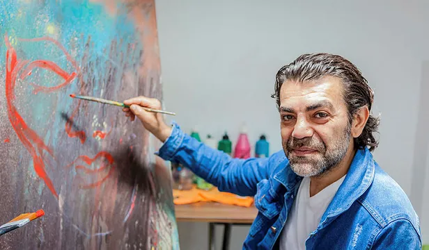 kimseye-eyvallahi-yok-edhonun-tipisi-savas-ozdemir-hakkindaki-o-gercek-saskina-cevirdi-kurtlar-vadisi-1619124596766.jpg Kimseye eyvallahı yok! EDHO’nun Tipi’si Savaş Özdemir hakkındaki o gerçek şaşkına çevirdi! Meğerse Kurtlar Vadisi...-9