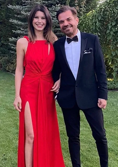 kenan-dogulu-ile-aybuke-pusatin-dansi-sosyal-medyanin-gundeminde-yorumlarin-ardi-arkasi-kesilmedi-beren-saat-g-1667600414276.jpg Kenan Doğulu ile Aybüke Pusat’ın dansı sosyal medyanın gündeminde! Yorumların ardı arkası kesilmedi: “Beren Saat görmesin...”-6