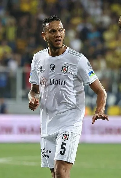 ya-elinde-bicak-olsaydi-1662421724390.jpeg Beşiktaş'ın yaşanan skandal olaylarla ilgili tepkisi sürüyor: Ya elinde bıçak olsaydı!-4