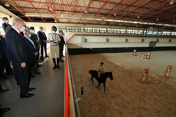 baskan-erdogandan-bursada-kopek-uretim-ve-egitim-tabur-komutanligina-ziyaret-1595094919621.jpeg Başkan Erdoğan'dan Bursa'da Köpek Üretim ve Eğitim Tabur Komutanlığına ziyaret-5