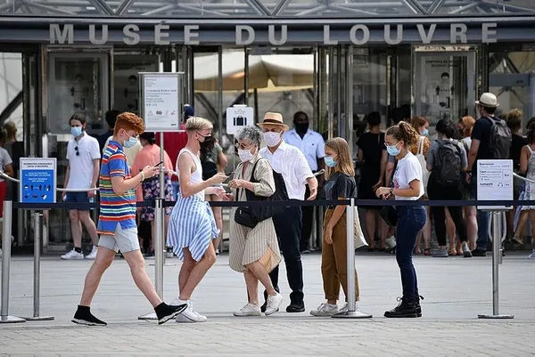 Fransa'da koronavirüsten dolayı iş yerlerinde maske takmak zorunlu olacak-1