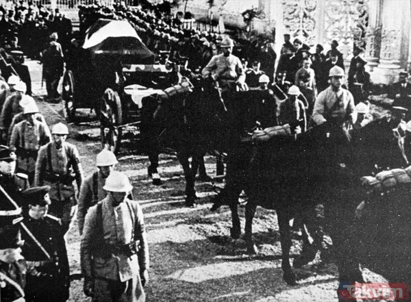 Arşivlerden çıkan fotoğraflarla 10 Kasım 1938 günü ve sonrasında yaşananlar! Büyük Önder Mustafa Kemal Atatürk'ün vefatı - 12