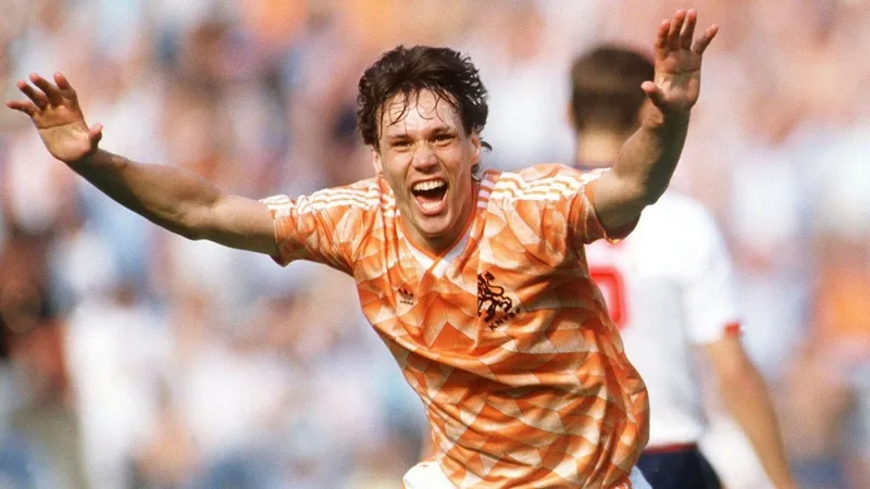 hollanda-efsanesi-marco-van-bastenden-uefaya-sert-tepki-merih-demirala-verilen-ceza-cok-sacma-1720276388434.jpeg
