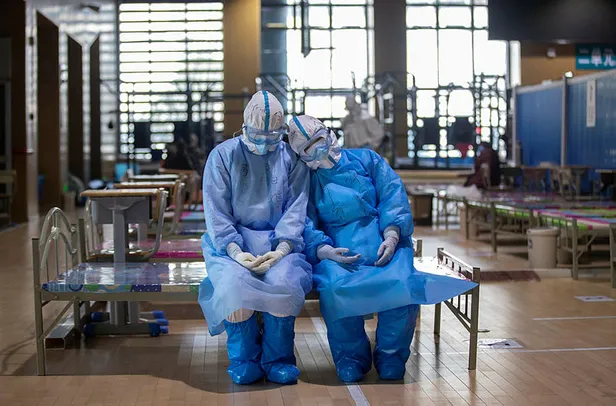 Koronavirüsle mücadele eden İngiliz doktor 4 gününü anlattı!-6