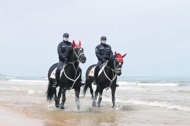 Adana'da sıcak hava bunaltı sokağa çıkma kısıtlaması olmamasına rağmen kimse dışarı çıkmadı-8