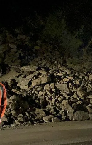 Zonguldak - Ankara karayolunda heyelan meydana geldi! Yolun şeridi ulaşıma kapandı