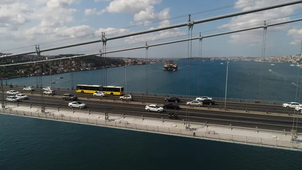 Dev petrol arama platformu İstanbul Boğazı'nda-4