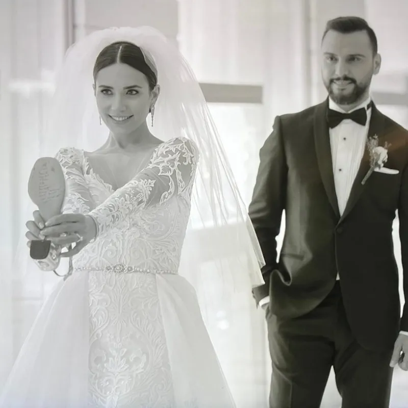 alisanin-kizi-elizin-babaannesine-benzerligi-genlerin-gucu-dedirtti-1772619681311.jpg Alişan’ın kızı Eliz’in babaannesine benzerliği “Genlerin gücü” dedirtti!-6