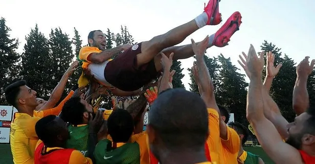 Galatasaray'da kaptan Selçuk İnan takımla vedalaştı