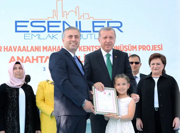 izmir-buyuksehir-belediyesi-35-bin-konut-bin-96sini-yeniledi-esenler-belediyesi-ise-98-bin-160-riskli-yapidan-56-binini-yeniledi-1604573299603.jpg İzmir Büyükşehir Belediyesi 35 bin konutun bin 96'sını yeniledi, Esenler Belediyesi ise 98 bin 160 riskli yapıdan 56 binini yeniledi-4