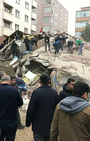 Kartal'daki binanın çökme anı kamerada