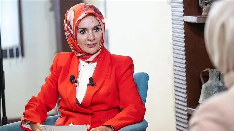 son-dakika-aile-ve-sosyal-hizmetler-bakani-goktas-duyurdu-8-bin-sozlesmeli-personel-alinacak-basvuru-sartlari-1708346653330.jpg Aile ve Sosyal Hizmetler Bakanı Mahinur Özdemir Göktaş