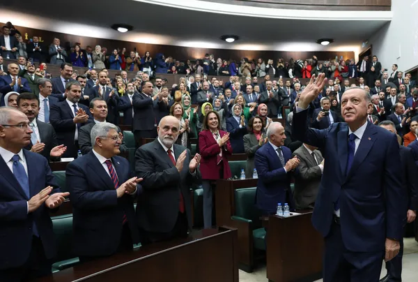 son-dakika-memur-ve-emekliye-baskan-erdogandan-buyuk-mujde-zam-orani-yuzde-30a-yukseltildi-1672829029184.jpg Son dakika: Memur ve emekliye Başkan Erdoğan'dan büyük müjde: Zam oranı yüzde 30'a yükseltildi-3