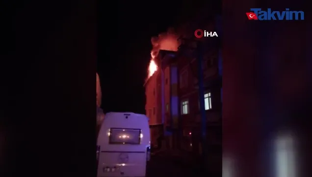 Binanın çatısı alevlere teslim oldu