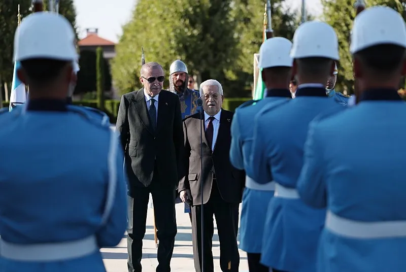 mahmud-abbas-ankarada-baskan-erdogan-resmi-torenle-karsiladi-1786547866896.jpeg Mahmud Abbas Ankara’da: Başkan Erdoğan resmi törenle karşıladı-2