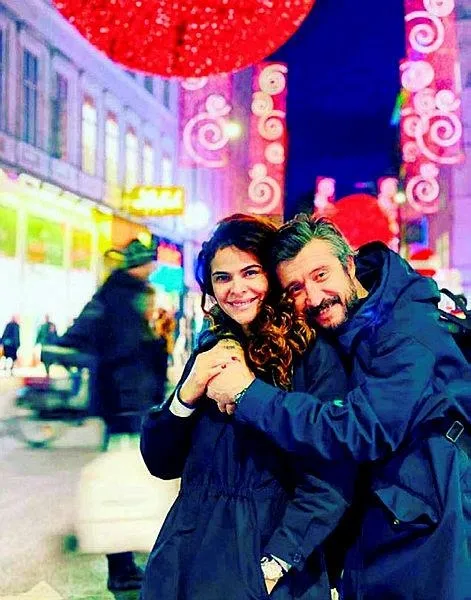 Tümer Metin ve Gamze Topuz’un 7 yıllık aşkı bitti! Soluğu Çeşme’de aldı