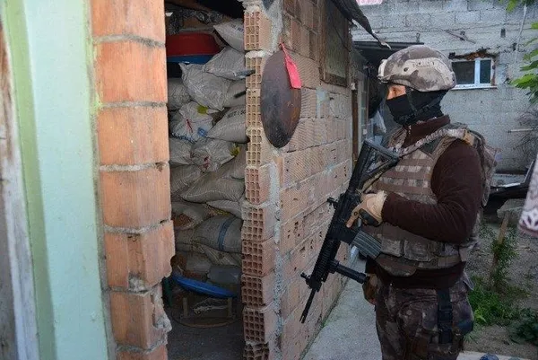 Kimsesiz ve muhtaç kadınlara zorla fuhuş yaptıran şebeke çökertildi-2