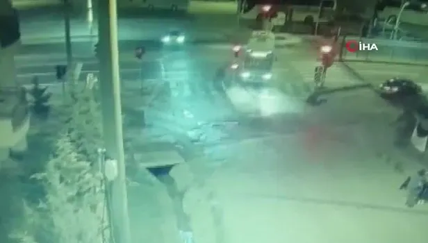 Son dakika... Kocaeli'nin Gölcük ilçesinde korkunç kaza! O anlar saniye saniye görüntülendi
