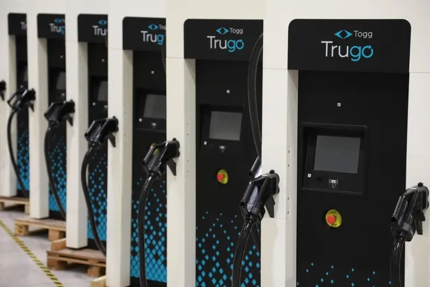 turkiyenin-yerli-otomobili-toggun-sarj-cihazlari-ilk-kez-ortaya-cikti-180-kw-gucunde-kurulum-icin-hazir-1663954244259.jpeg Türkiye'nin yerli otomobili Togg'un şarj cihazları ilk kez ortaya çıktı! 180 kW gücünde, kurulum için hazır...-4