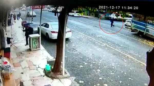 cuma-gunu-calinan-10-bin-dolarina-kavusan-pazarci-sevinemedi-60-bin-tl-zararim-var-1640180257867.jpg Cuma günü çalınan 10 bin dolarına kavuşan pazarcı sevinemedi: 60 bin TL zararım var-2