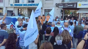 Konak Belediyesi çalışanları alacakları için meydanlara indi! Memurlardan Başkan Mutlu’ya çağrı