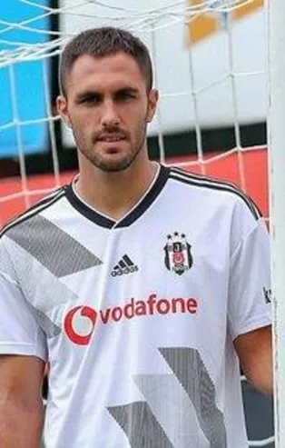Victor Ruiz feshetti gitti