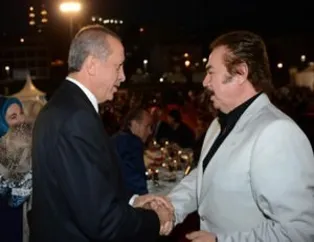 Erdoğan'ın katıldığı iftara sanatçı akını