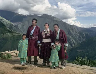 Bu ülkede kadınlar 7 erkekle evlenebiliyor!