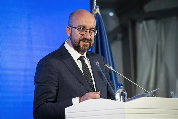 ab-kurumlarinin-liderleri-aralarindaki-protokol-kavgasini-masaya-yatiriyor-1618244006098.jpg AB kurumlarının liderleri, aralarındaki protokol kavgasını masaya yatırıyor-4