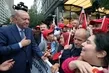 Başkan Erdoğan’a Türkevi’nde coşkulu karşılama: Ağlayan bebeği fark etti! Bariyeri açtırıp yanına gitti