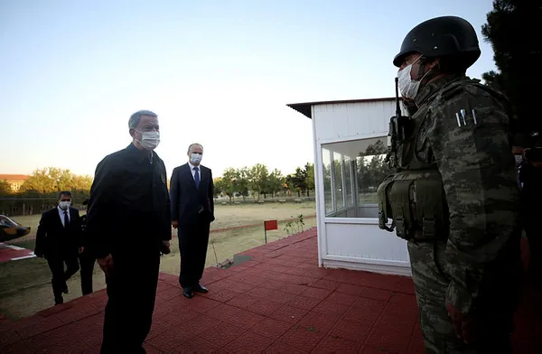 son-dakika-milli-savunma-bakani-hulusi-akar-ve-komuta-kademesi-yunanistan-sinirina-geldi-1596132898589.jpg Son dakika: Milli Savunma Bakanı Hulusi Akar ve komuta kademesi Yunanistan sınırına geldi-4