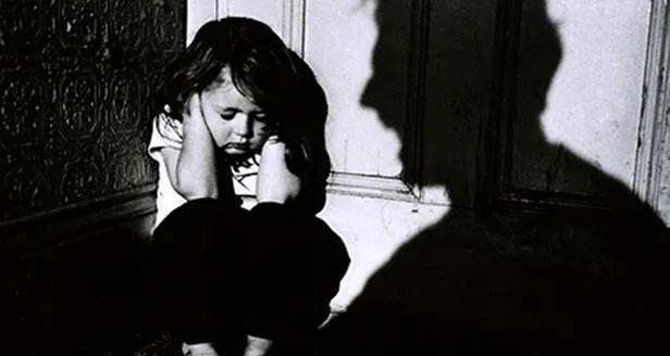 9 yaşındaki çocuğa ahlaksız teklif! 'Gel benim çıplak fotoğraflarımı çek'-4