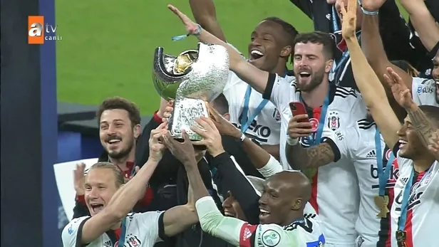 turkcell-super-kupa-besiktasin-besiktas-antalyaspor-maci-ozet-izle-1641416824542.jpeg