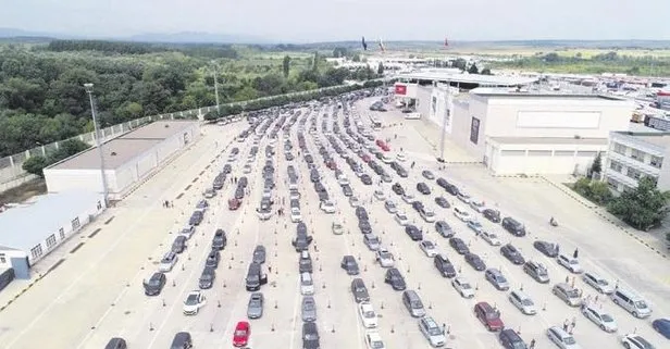 Kapıkule’de 8 bin araç rekoru