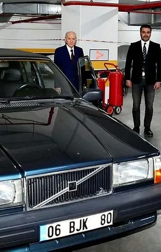 MHP lideri Devlet Bahçeli, "BJK" plakalı aracını Avukat Serkan Toper'e hediye etti