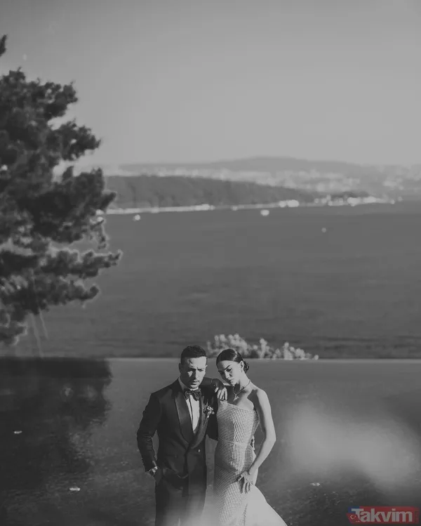 5 ay önce evlenen Demet Özdemir ile Oğuzhan Koç’u hiç böyle görmediniz! Taze gelin Demet koltukta uzanıp eşiyle sarmaş dolaş... - 6