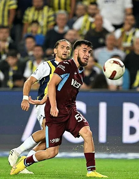 trabzon-tarih-yazdi-19-mactir-kazanan-fenerbahceyi-deplasmanda-avladi-1699138336048.jpeg