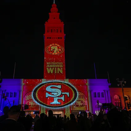 Super Bowl final günü: Amerikan futbolunda şampiyon bu gece belli olacak