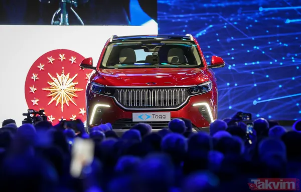 Başkan Erdoğan Togg'un direksiyonunda: Tekerine taş değmesin... Araç rengi için işaret ettiği Emine Erdoğan kararını verdi - 25