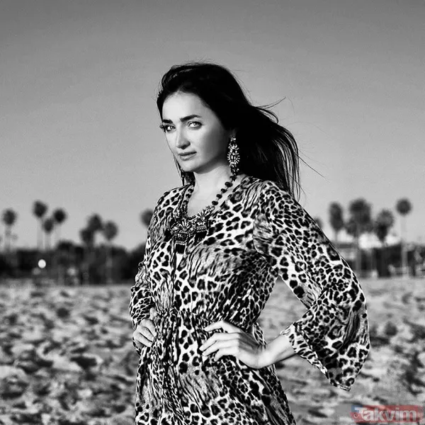 Atasoy, Birkaç Özel Kitabı Kendisine Ayırdığını Belirterek, Şöyle Devam Etti: "Geçen Gün Onlardan Bir Tanesini Böyle Açtım, Babam İçine Bir Not Yazmış. 'Sanat...