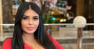 Ebru Polat yataktan yarı çıplak pozunu paylaştı! Sosyal medya ikiye bölündü 6 milyon TLlik aracıyla çok konuşulan Ebru yine gündemde