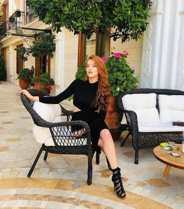 genc-kadin-topuklu-ayakkabi-giyiyor-diye-komsusu-olumle-tehdit-etti-1619779131239.jpg Genç kadın topuklu ayakkabı giyiyor diye komşusu ölümle tehdit etti-6