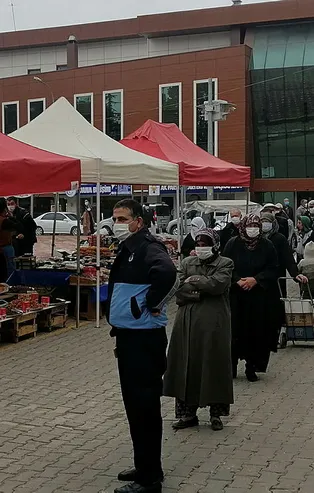 Metrelerce kuyruk oluştu! Herkes sırayla girebildi